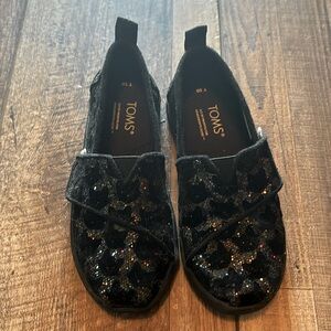 Size T10 TOMS for little girl. Like new!